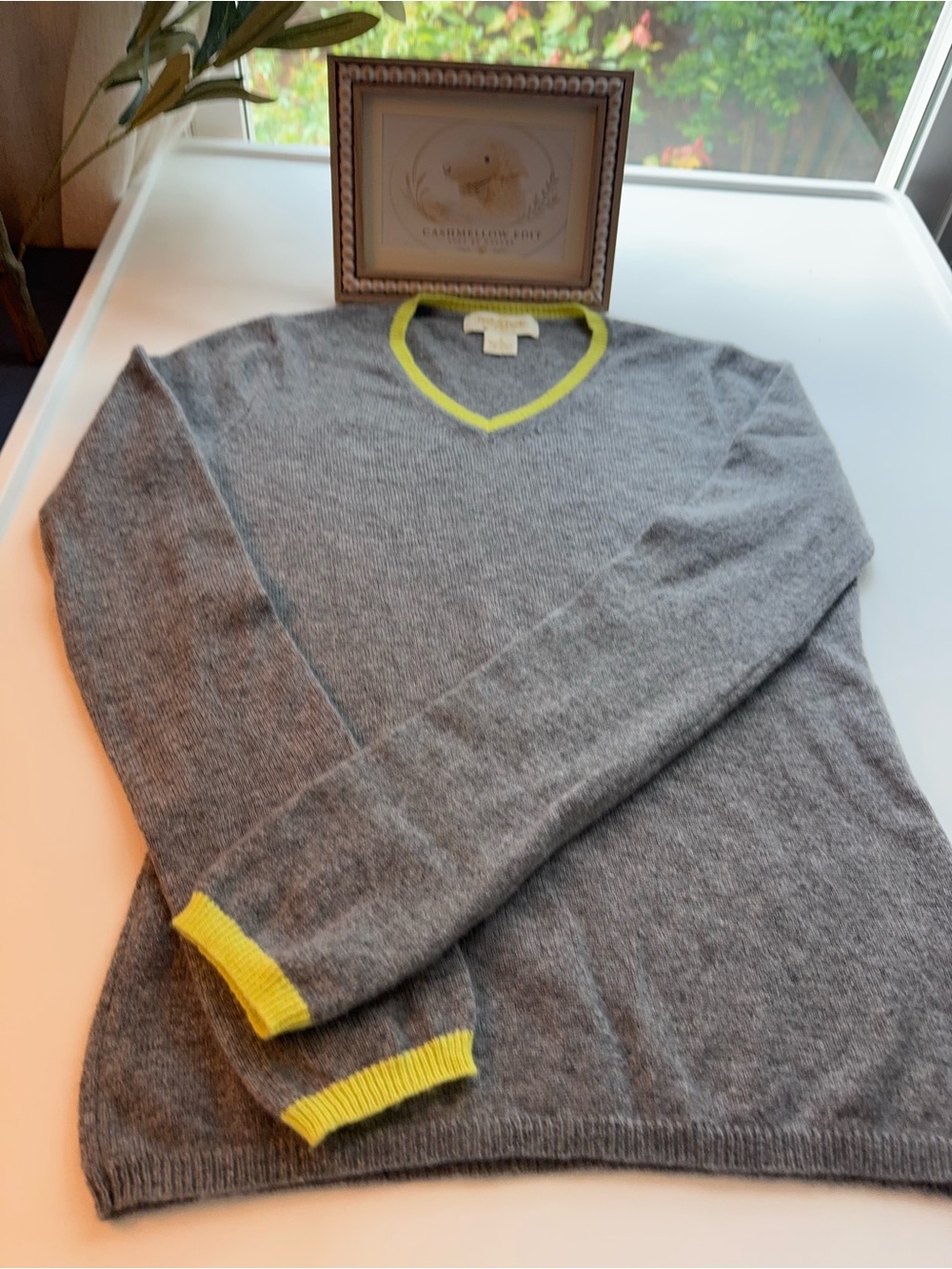 100% Cashmere Peck & Peck Gray V-Neck Sweater with Electric LimeTrim